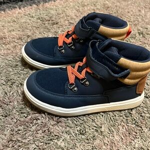 Cat & Jack little boys boots. No tie.